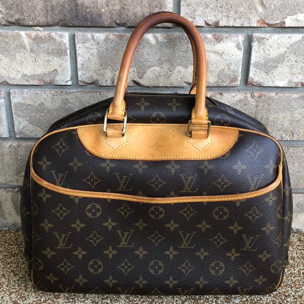 Authentic Louis Vuitton Deauville w lock